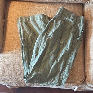 GAP Green Cargo Pants for Versatile Style
